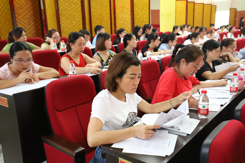福泉市“花蕾护航·女童保护”儿童防性侵教育志愿服务活动启动仪式暨讲师培训3_副本.jpg